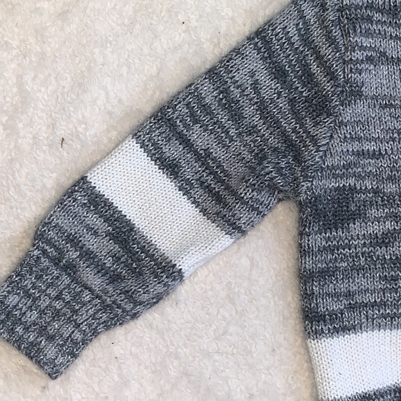 Cat & Jack Gray and White Sweater 18M Buttons EUC - Picture 3 of 9